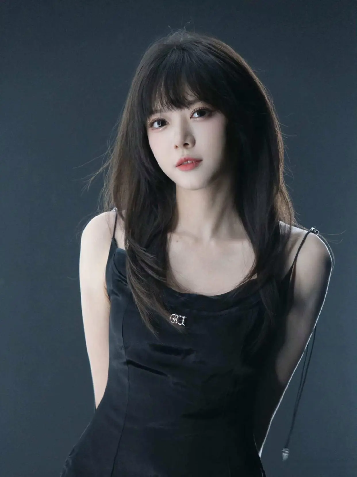 万银鼎信 LPL骆歆直播时房间里有男的？骆歆直言：都30多了，有个男的也正常