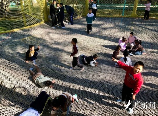 闪牛 图集 | 好一个艳阳天！周末儿童公园“神兽”扎堆